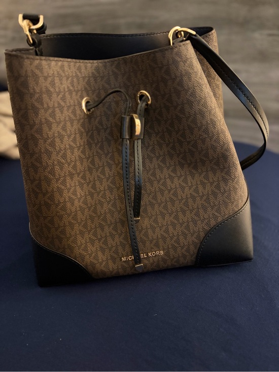 Michael Kors Handbags - Michael Kors Suri Medium Bucket Messenger/Shoulder Bag in Brown/Black Signature